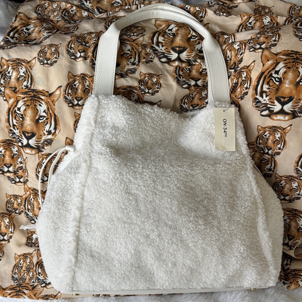 NWT ON 34th tote